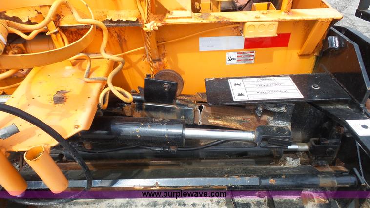 image for item K4502 LeeBoy L8000T paver