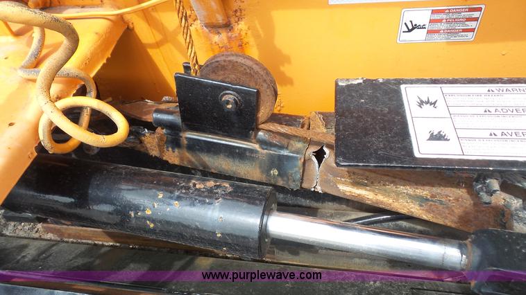 image for item K4502 LeeBoy L8000T paver