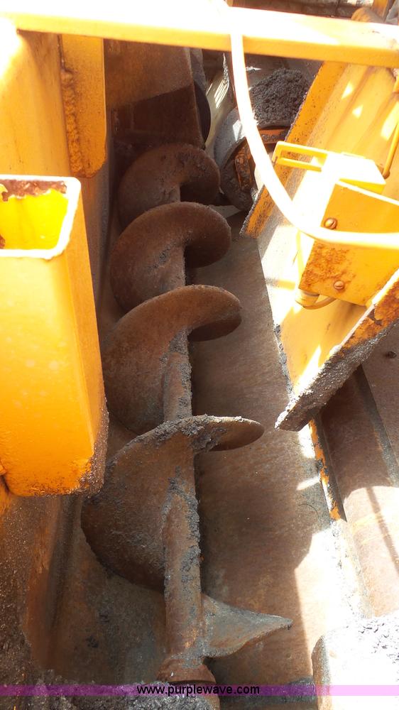 image for item K4502 LeeBoy L8000T paver