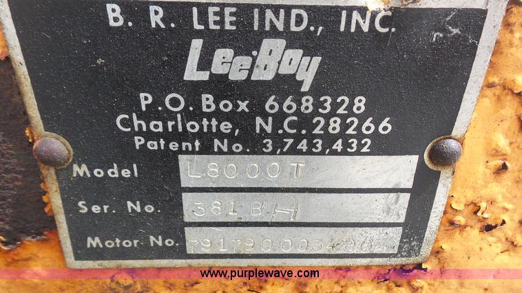 image for item K4502 LeeBoy L8000T paver