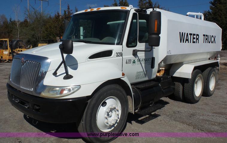 image for item K5110 2006 International DuraStar 4300 water truck