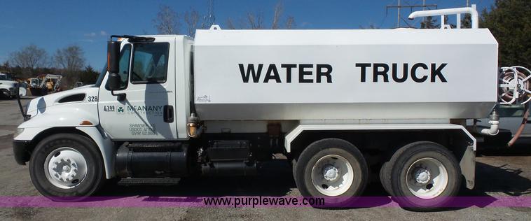 image for item K5110 2006 International DuraStar 4300 water truck