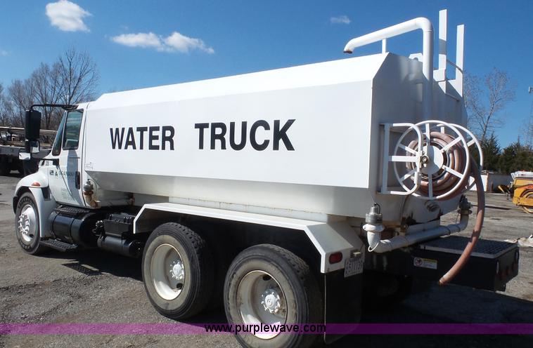 image for item K5110 2006 International DuraStar 4300 water truck