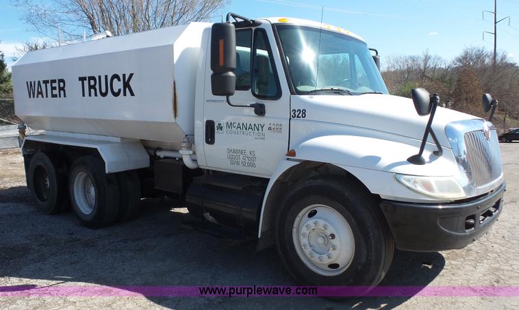 image for item K5110 2006 International DuraStar 4300 water truck