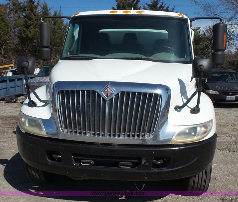 image for item K5110 2006 International DuraStar 4300 water truck