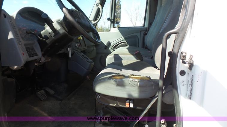 image for item K5110 2006 International DuraStar 4300 water truck