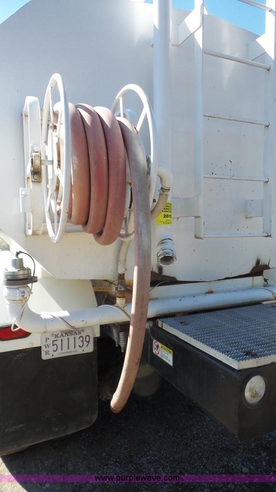 image for item K5110 2006 International DuraStar 4300 water truck