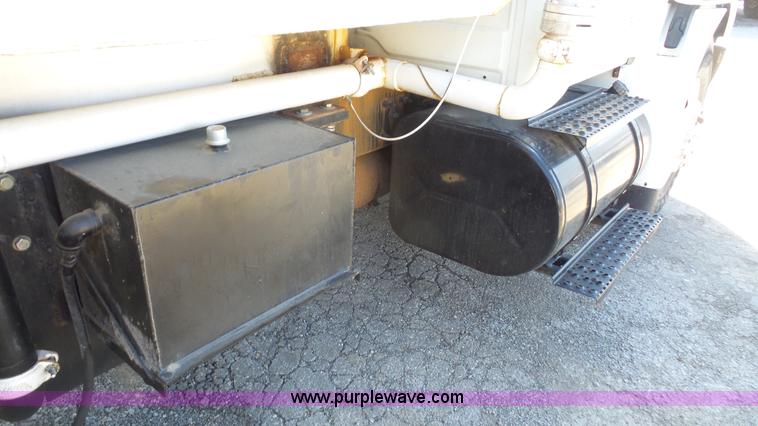 image for item K5110 2006 International DuraStar 4300 water truck