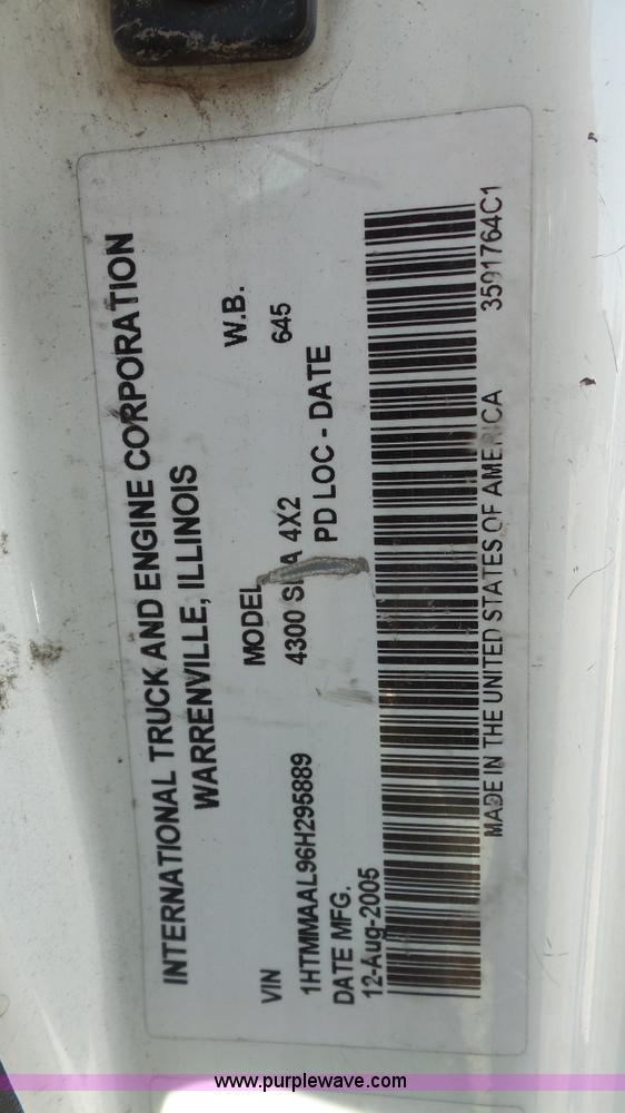image for item K5110 2006 International DuraStar 4300 water truck