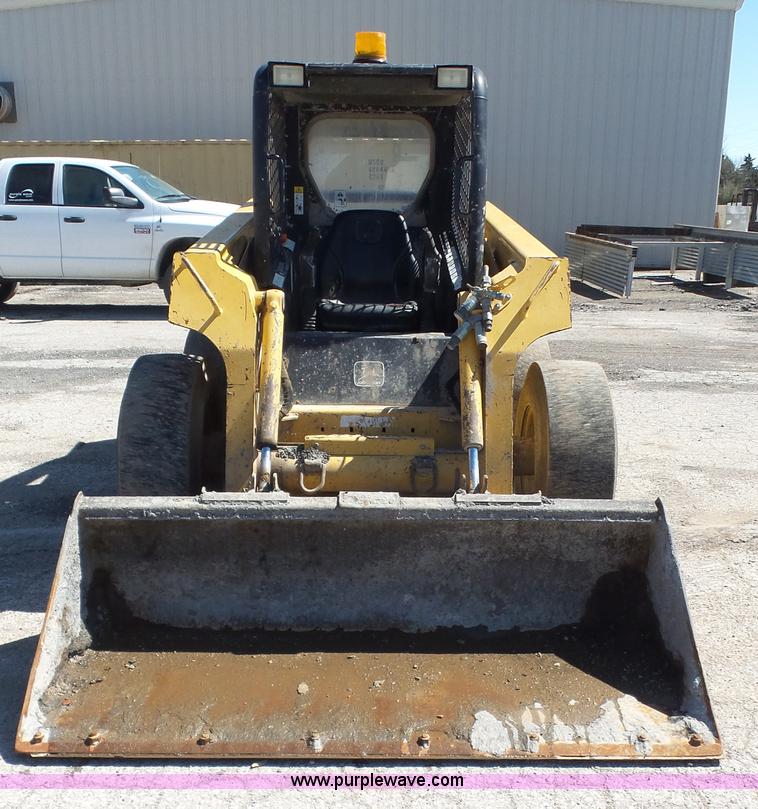 image for item K5142 2000 John Deere 260 skid steer