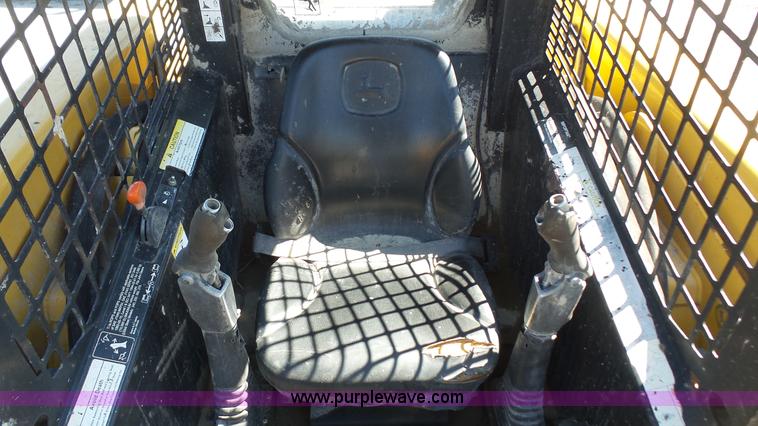 image for item K5142 2000 John Deere 260 skid steer