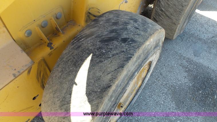 image for item K5142 2000 John Deere 260 skid steer