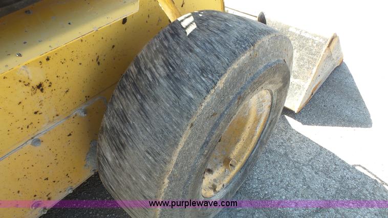 image for item K5142 2000 John Deere 260 skid steer