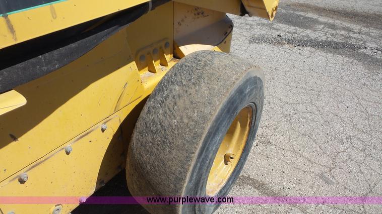 image for item K5142 2000 John Deere 260 skid steer