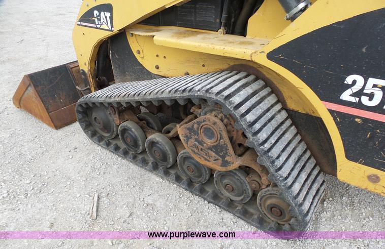 image for item K7983 2005 Caterpillar 257B skid steer