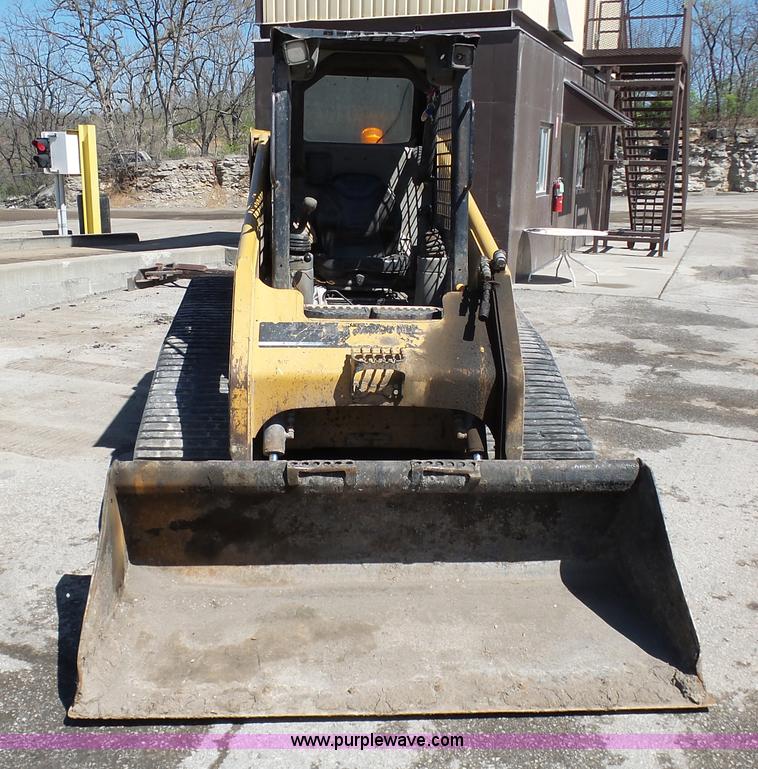 image for item L3161 2003 Caterpillar 277 skid steer