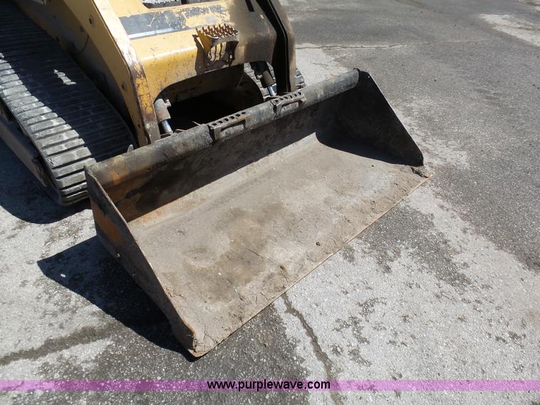 image for item L3161 2003 Caterpillar 277 skid steer