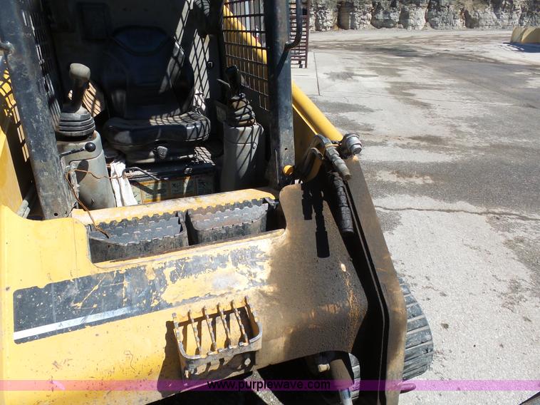 image for item L3161 2003 Caterpillar 277 skid steer