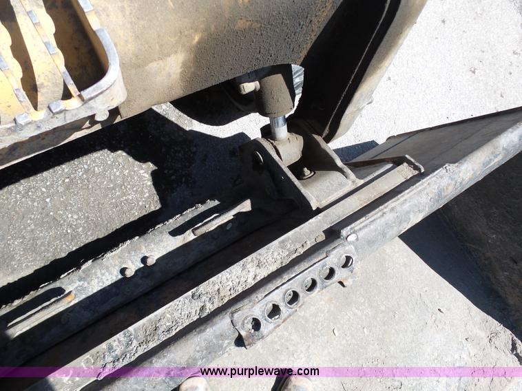 image for item L3161 2003 Caterpillar 277 skid steer