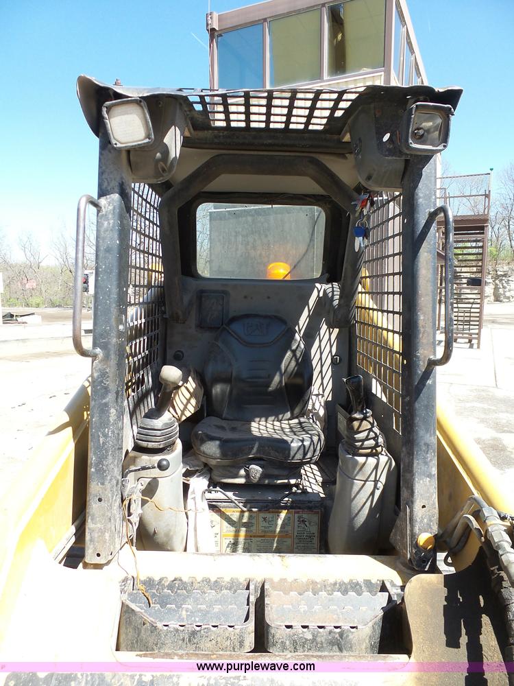 image for item L3161 2003 Caterpillar 277 skid steer