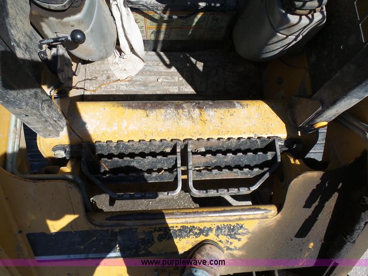 image for item L3161 2003 Caterpillar 277 skid steer