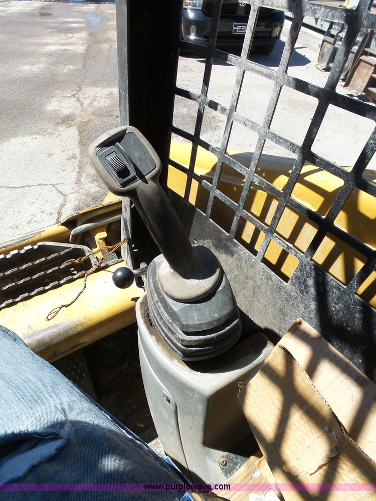 image for item L3161 2003 Caterpillar 277 skid steer