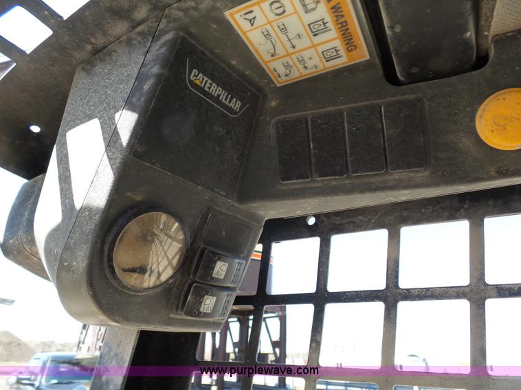 image for item L3161 2003 Caterpillar 277 skid steer