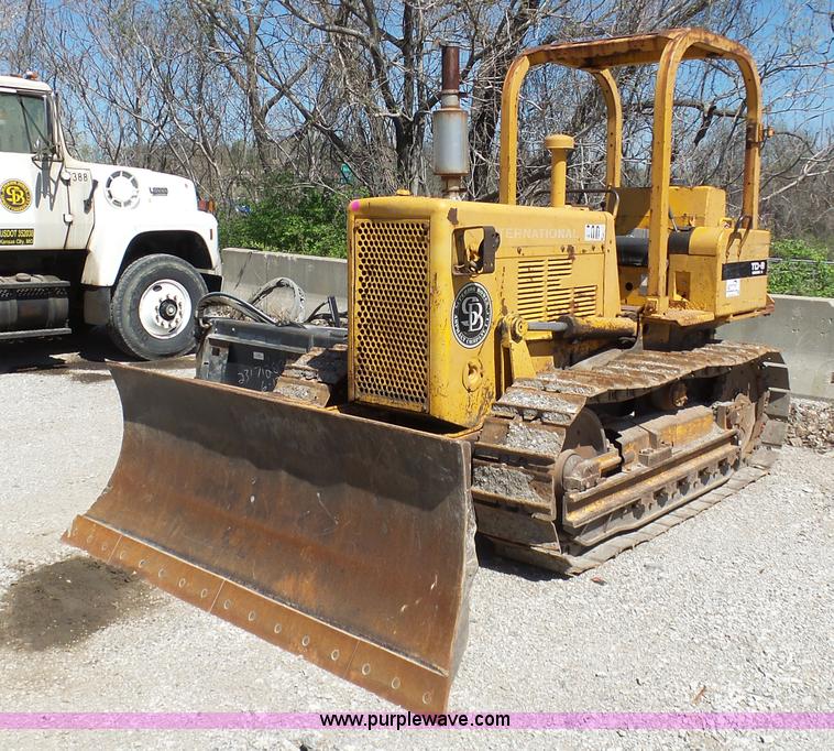 image for item L3162 International TD-8 Series E dozer