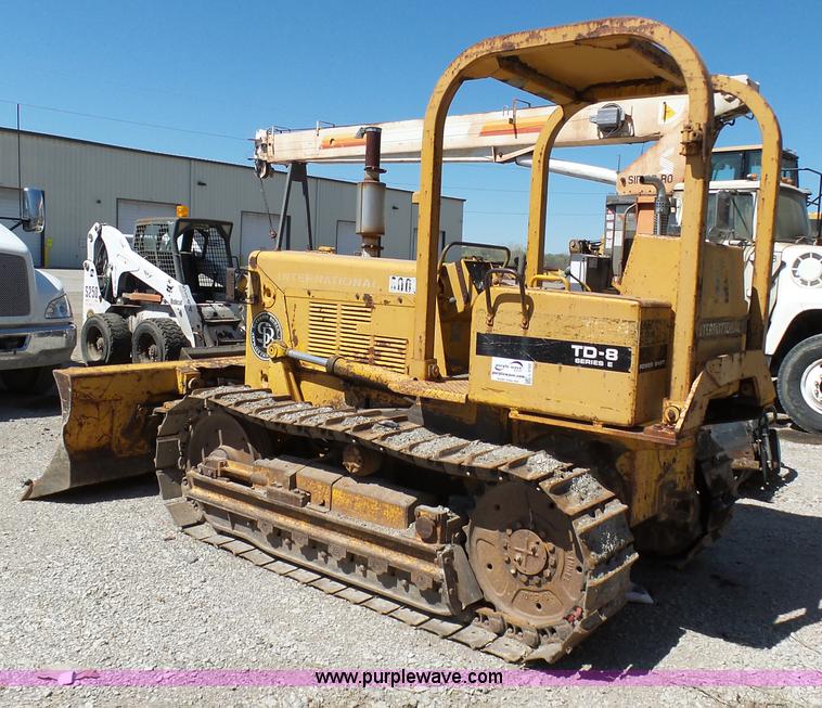 image for item L3162 International TD-8 Series E dozer