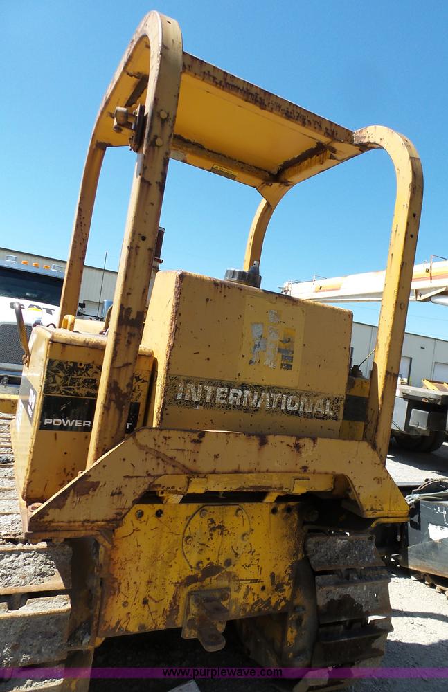 image for item L3162 International TD-8 Series E dozer
