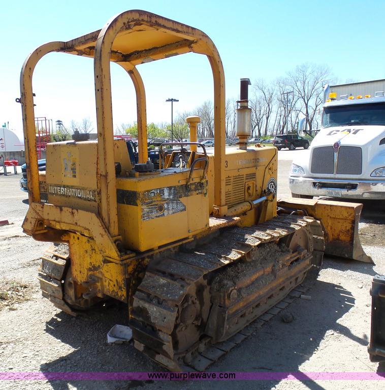 image for item L3162 International TD-8 Series E dozer