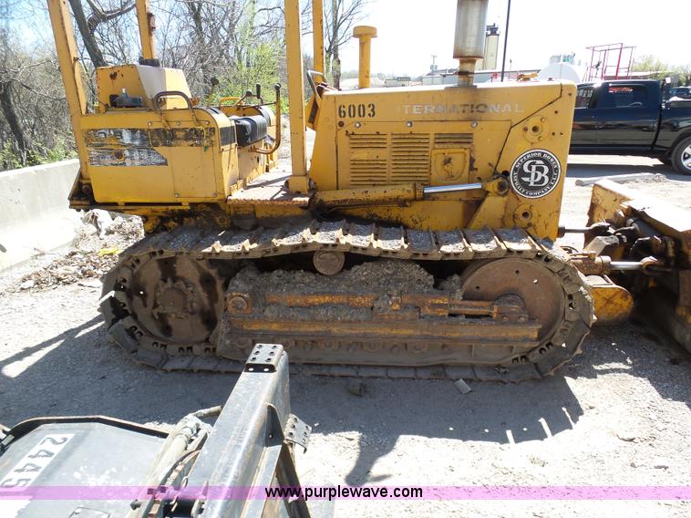 image for item L3162 International TD-8 Series E dozer