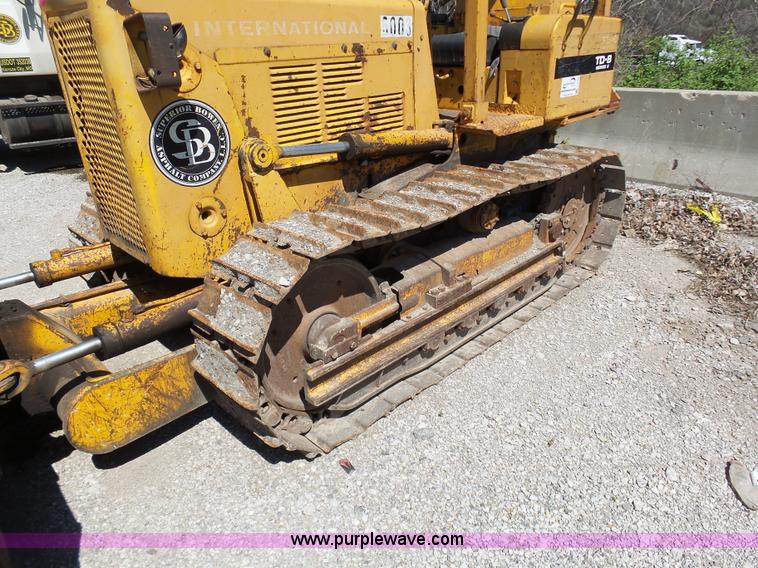 image for item L3162 International TD-8 Series E dozer