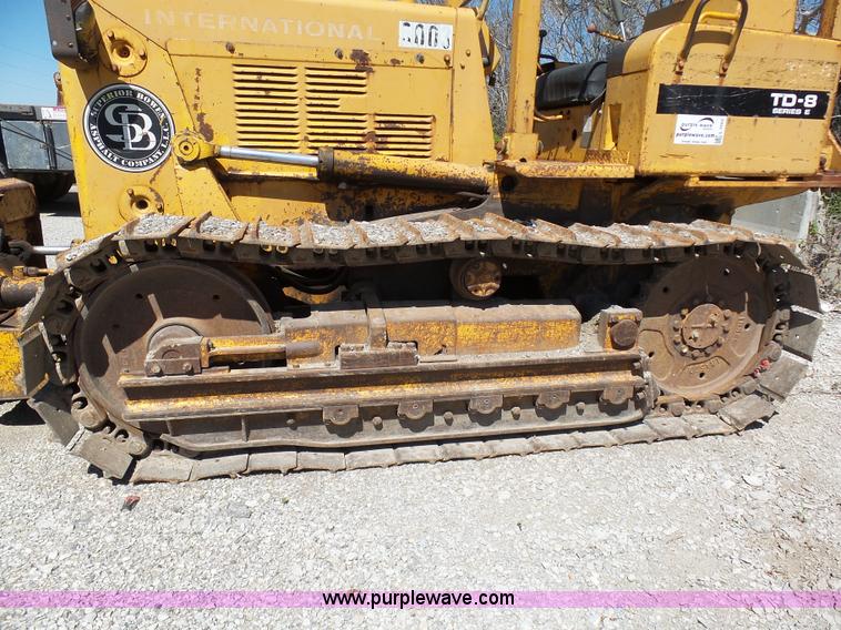 image for item L3162 International TD-8 Series E dozer