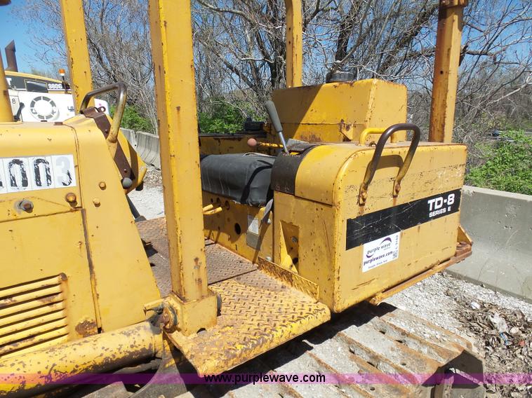 image for item L3162 International TD-8 Series E dozer