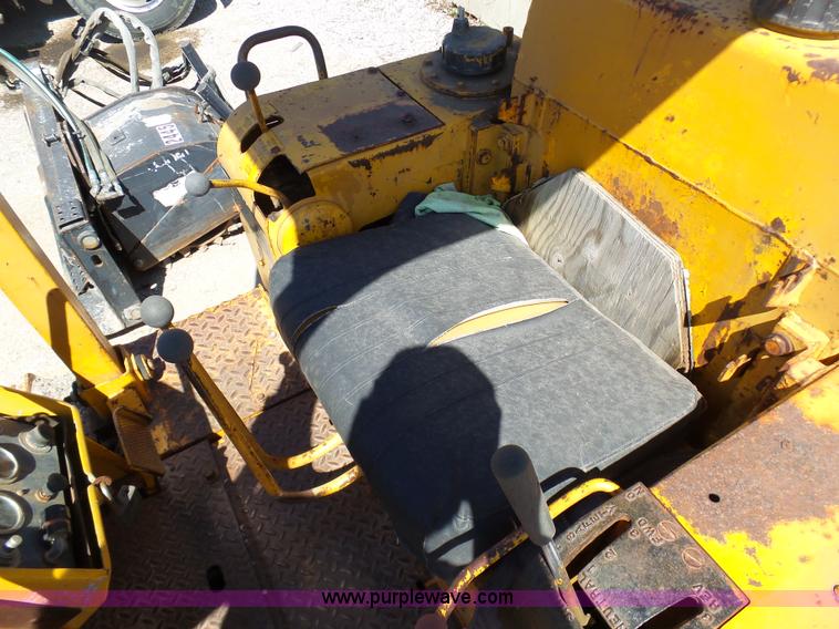 image for item L3162 International TD-8 Series E dozer