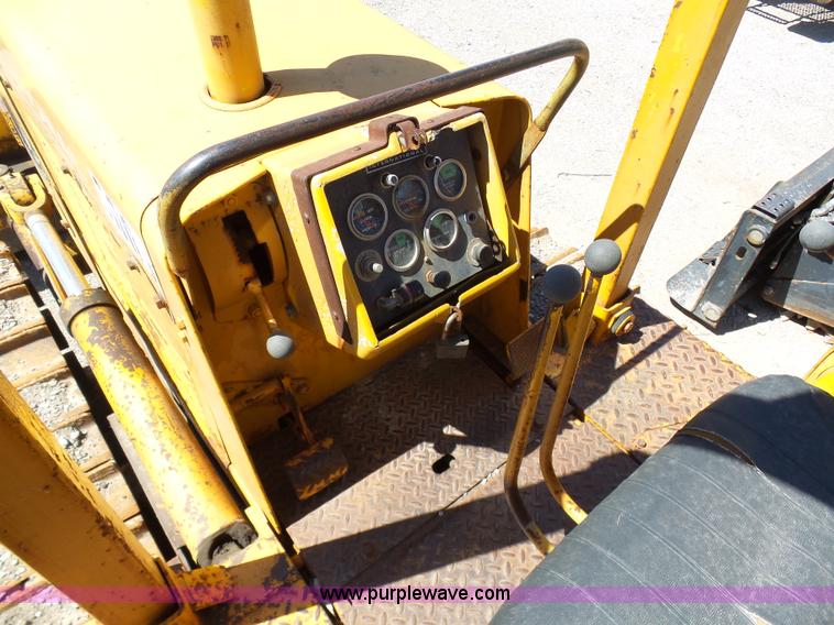 image for item L3162 International TD-8 Series E dozer