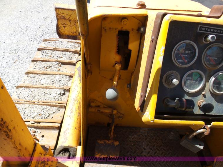 image for item L3162 International TD-8 Series E dozer