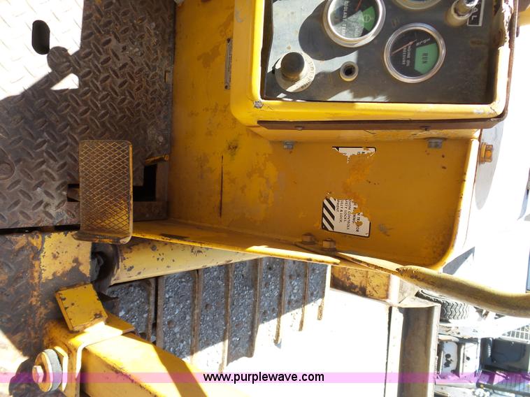 image for item L3162 International TD-8 Series E dozer