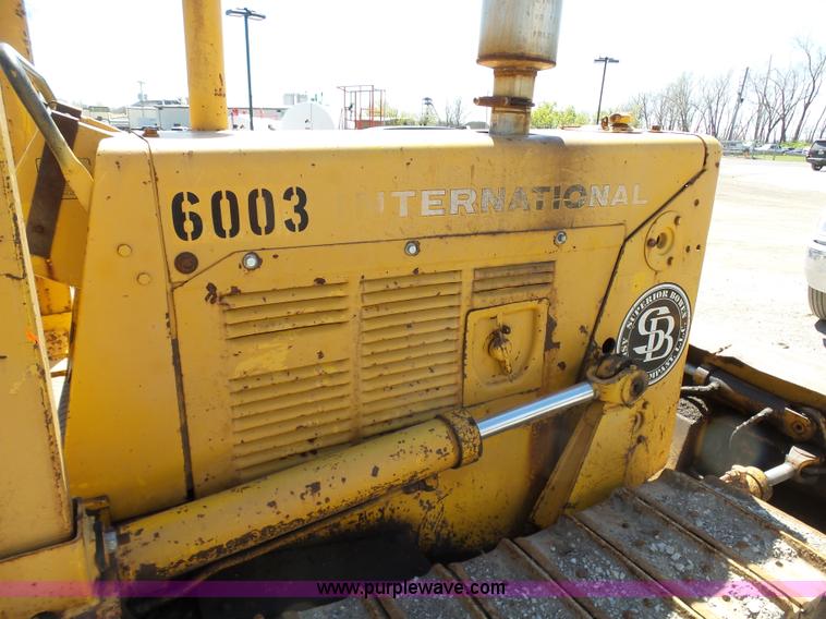 image for item L3162 International TD-8 Series E dozer