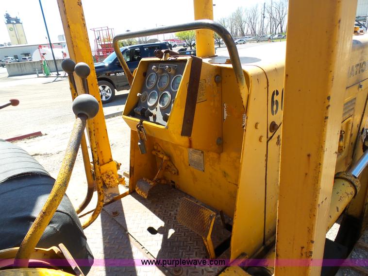 image for item L3162 International TD-8 Series E dozer