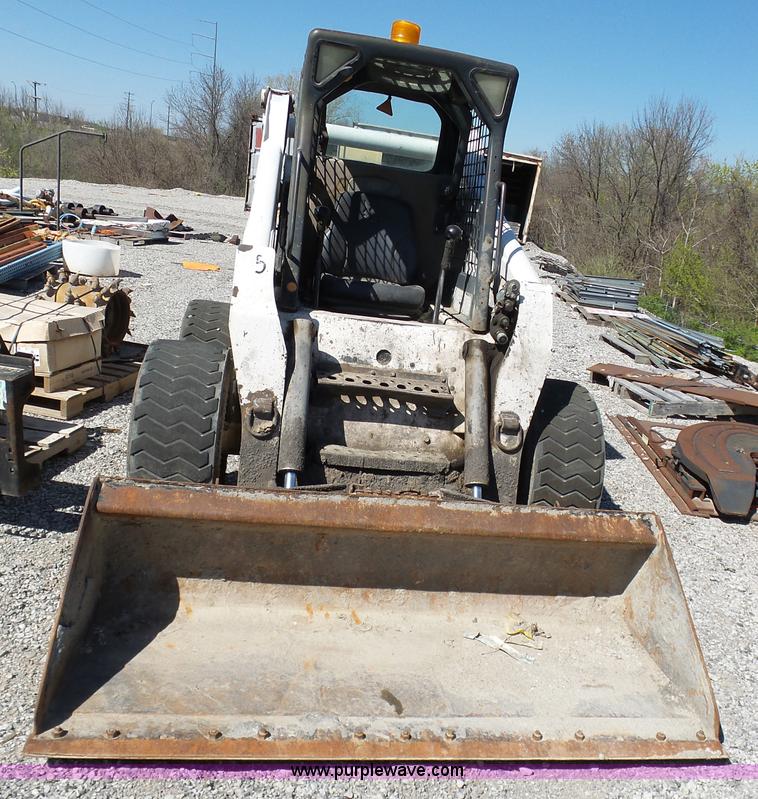 image for item L3163 2004 Bobcat S300 skid steer