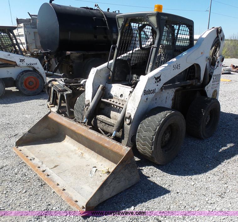 image for item L3163 2004 Bobcat S300 skid steer