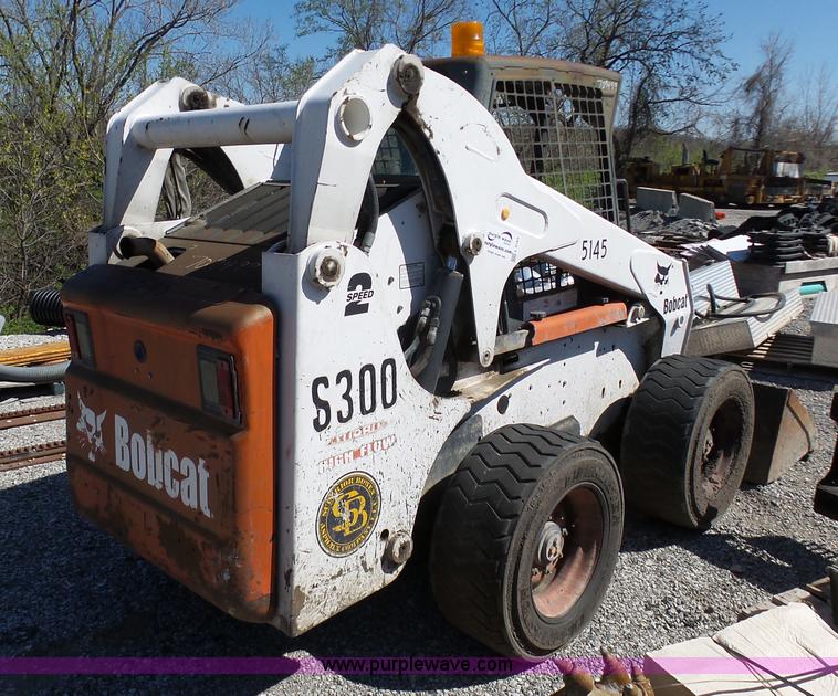 image for item L3163 2004 Bobcat S300 skid steer