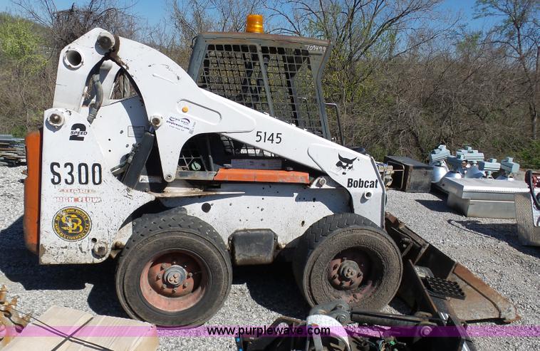 image for item L3163 2004 Bobcat S300 skid steer