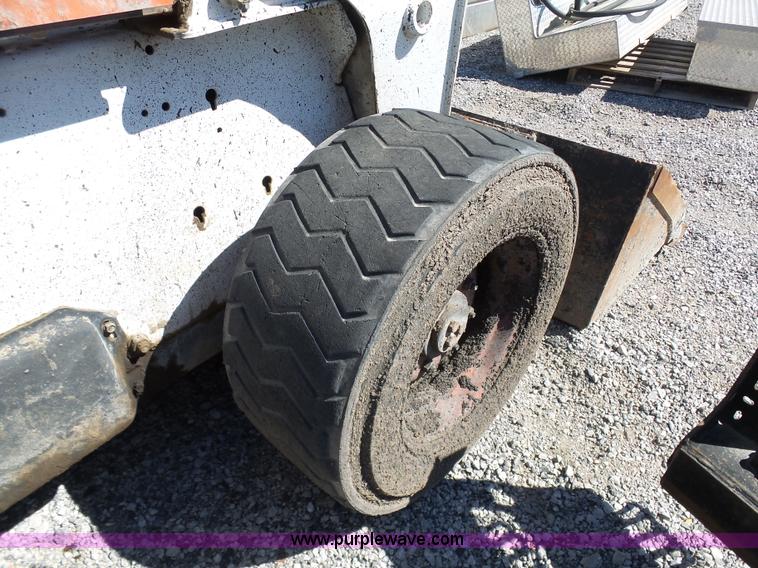 image for item L3163 2004 Bobcat S300 skid steer