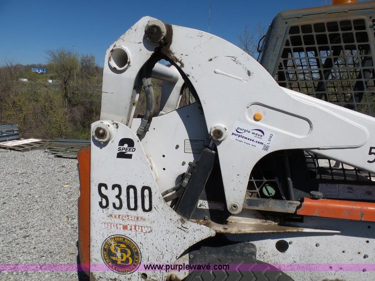 image for item L3163 2004 Bobcat S300 skid steer