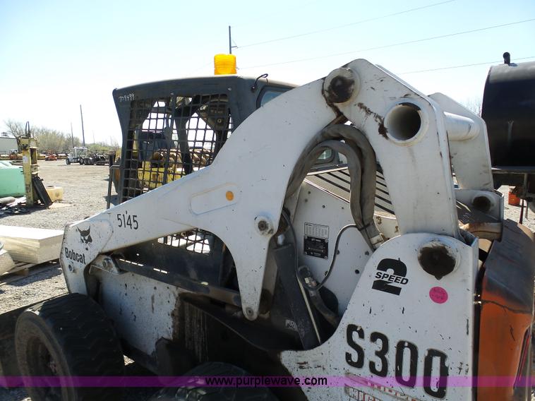 image for item L3163 2004 Bobcat S300 skid steer