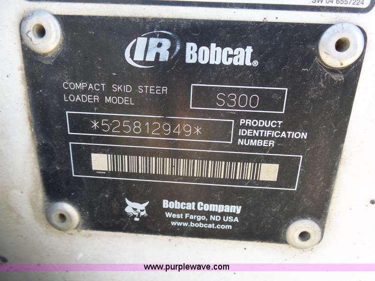 image for item L3163 2004 Bobcat S300 skid steer
