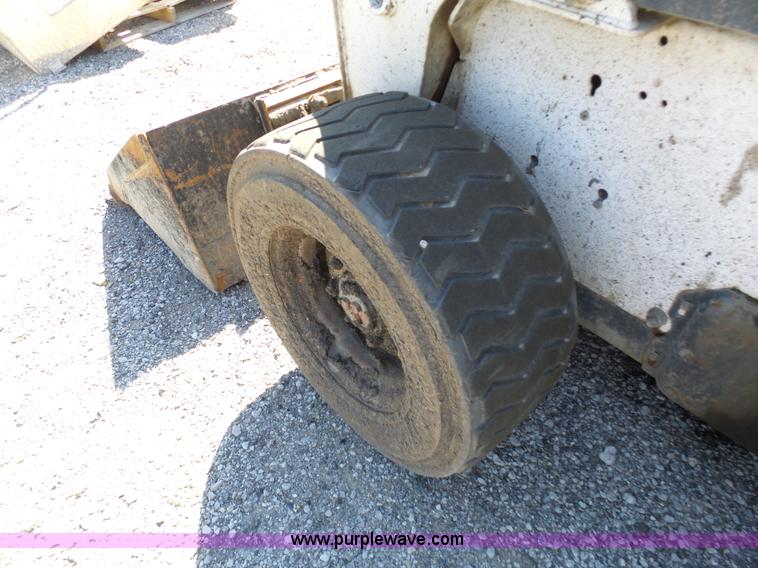 image for item L3163 2004 Bobcat S300 skid steer